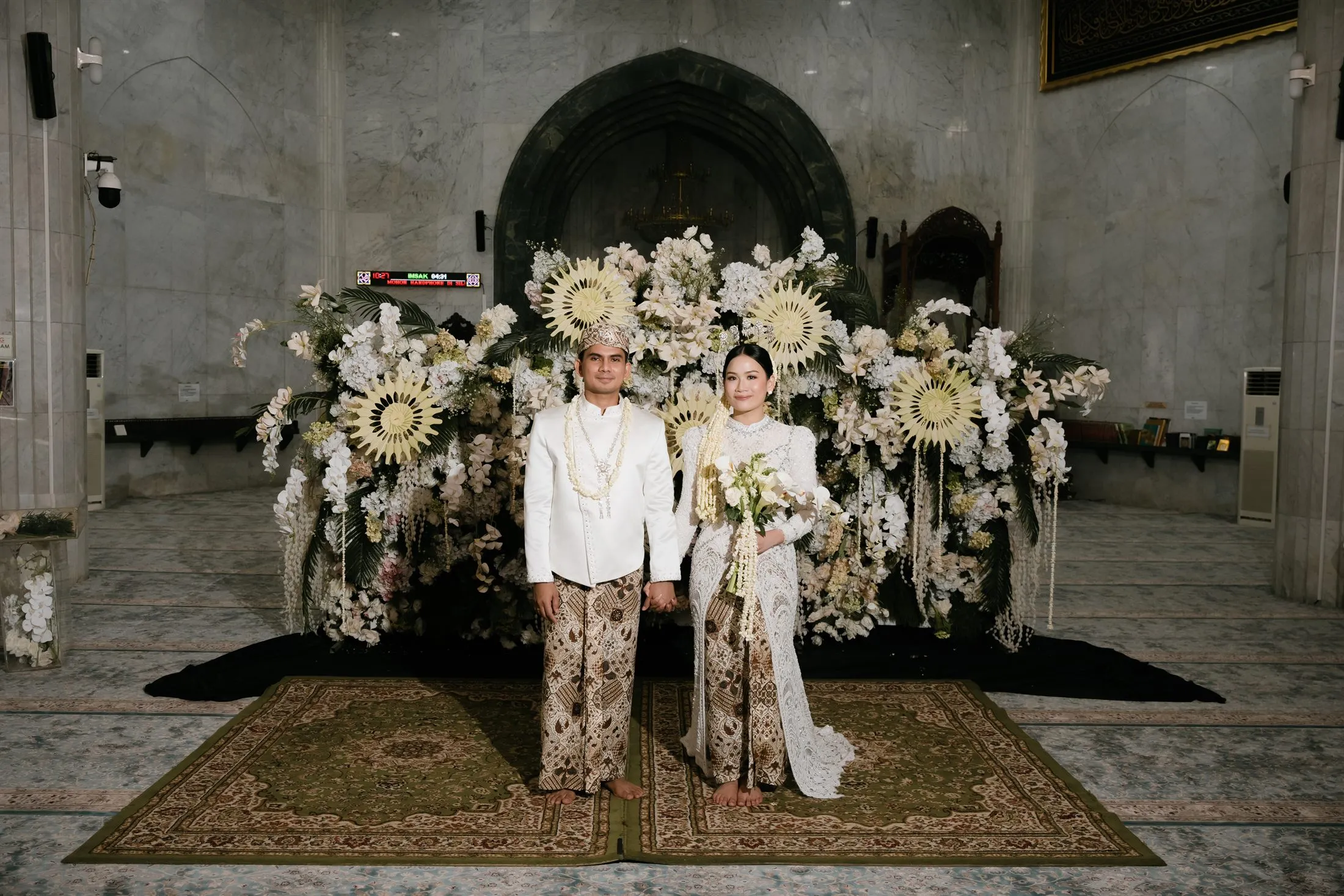 Pengantin Astiara dan Idul saat prosesi akad nikah di Masjid At-Taqwa Sriwijaya